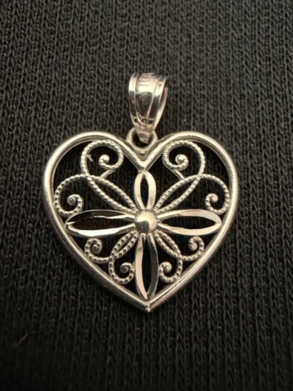 Solid 10K gold filigree heart floral pendant, vintage